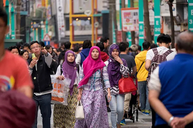 “没人帮忙妈妈会疯掉”——台湾放宽外佣门槛，能解救谁？ - 2
