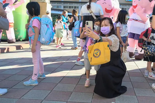 “没人帮忙妈妈会疯掉”——台湾放宽外佣门槛，能解救谁？ - 3