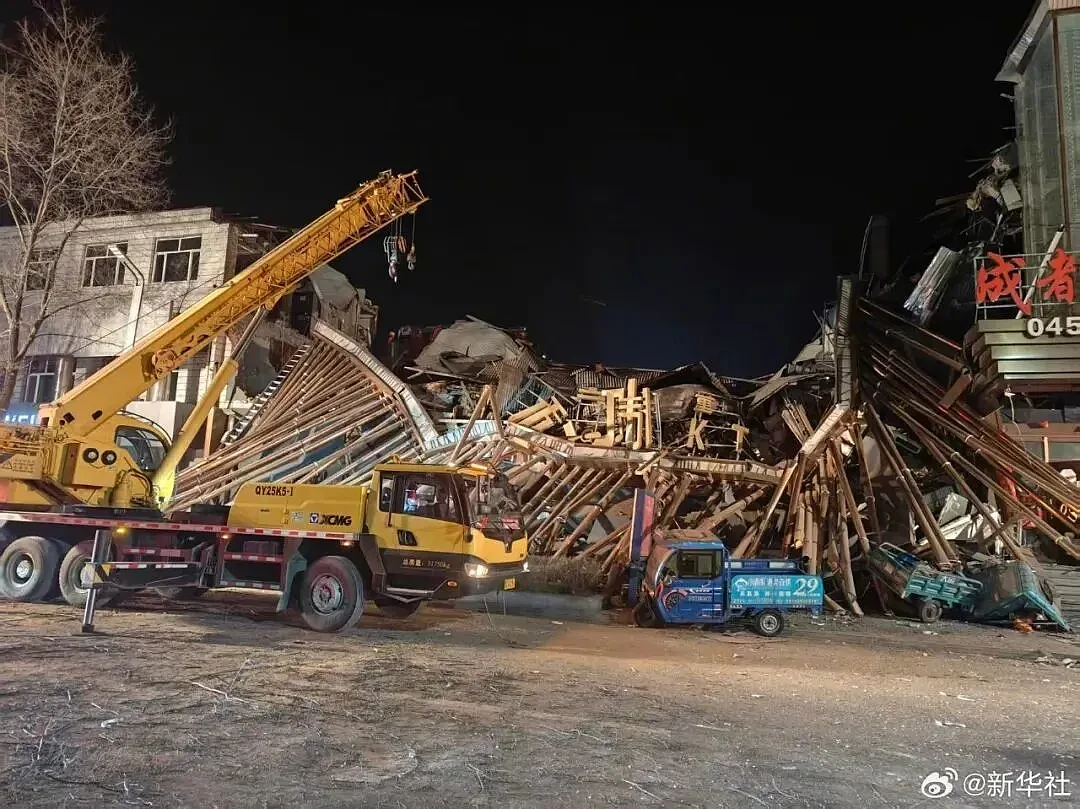黑龙江一建筑物坍塌，目击者：从三楼直接塌到一楼（组图） - 1