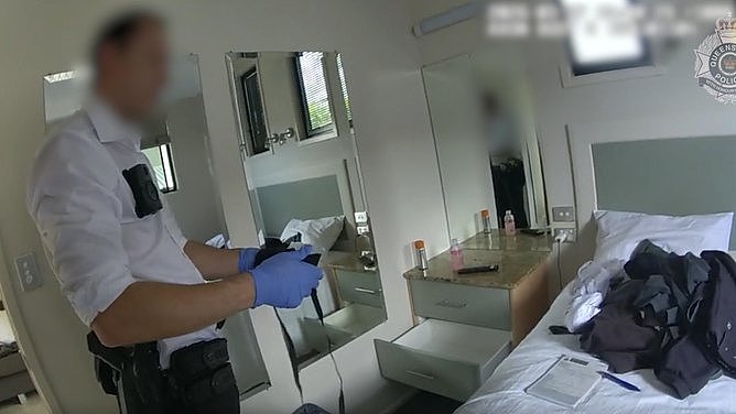 澳多地惊现新型诈骗，专盯这类人！警方突袭华人聚居区公寓，逮捕3外国人（组图） - 2