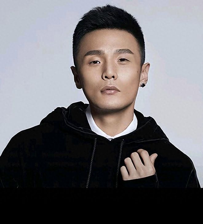 李荣浩怒斥单依纯不到24小时,薛之谦罕见发声,赢得全网好感(组图) - 1