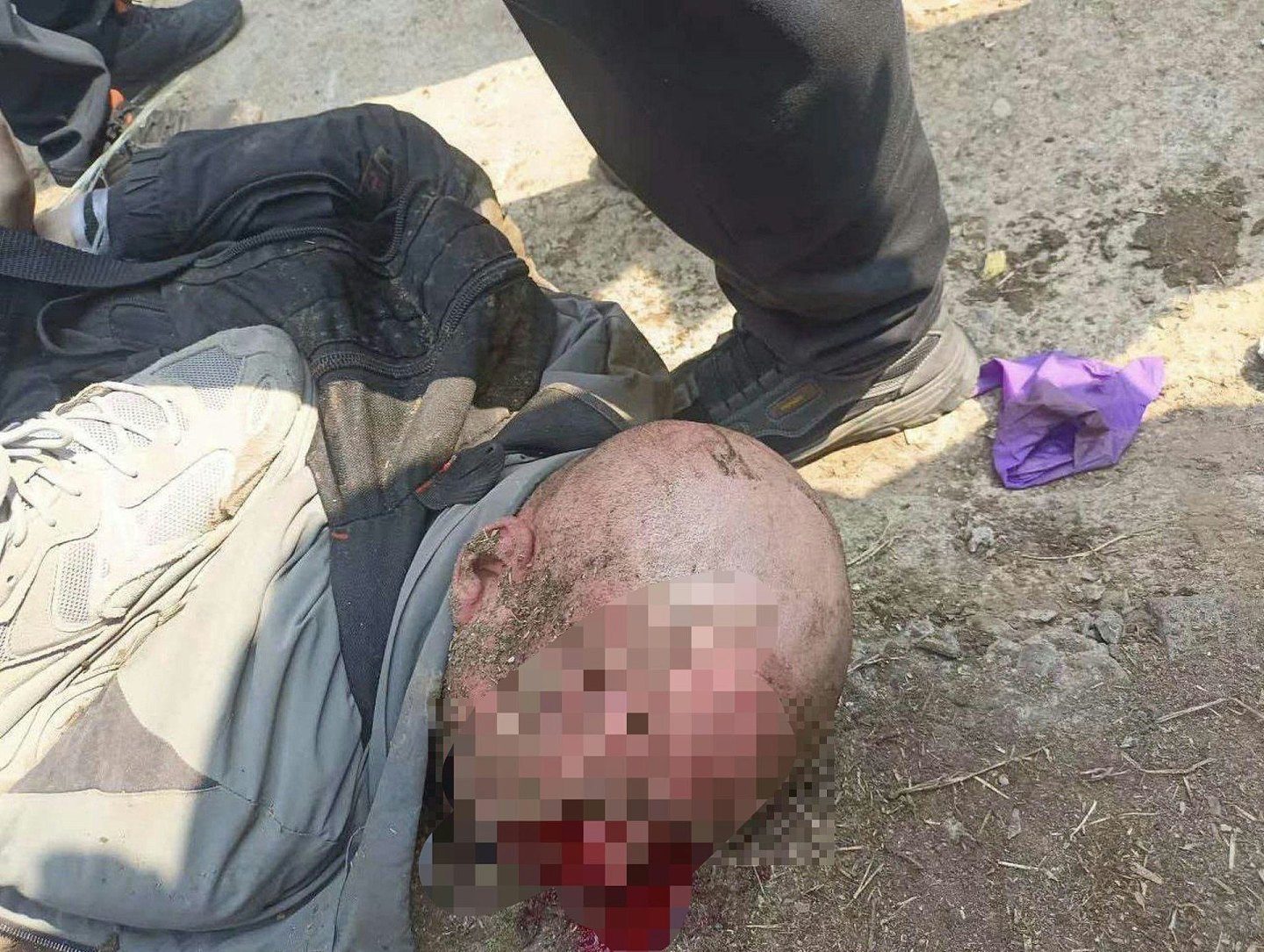 震惊!北京市集惊现重型铲车冲撞人群,目击者称7至8人死亡,司机遭民众拖出暴打 - 21