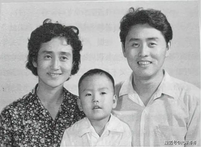 80岁马德华娶美女侯玉敏,儿子成为他的骄傲(组图) - 1