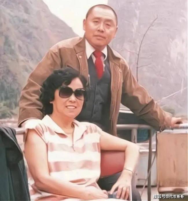 80岁马德华娶美女侯玉敏,儿子成为他的骄傲(组图) - 3