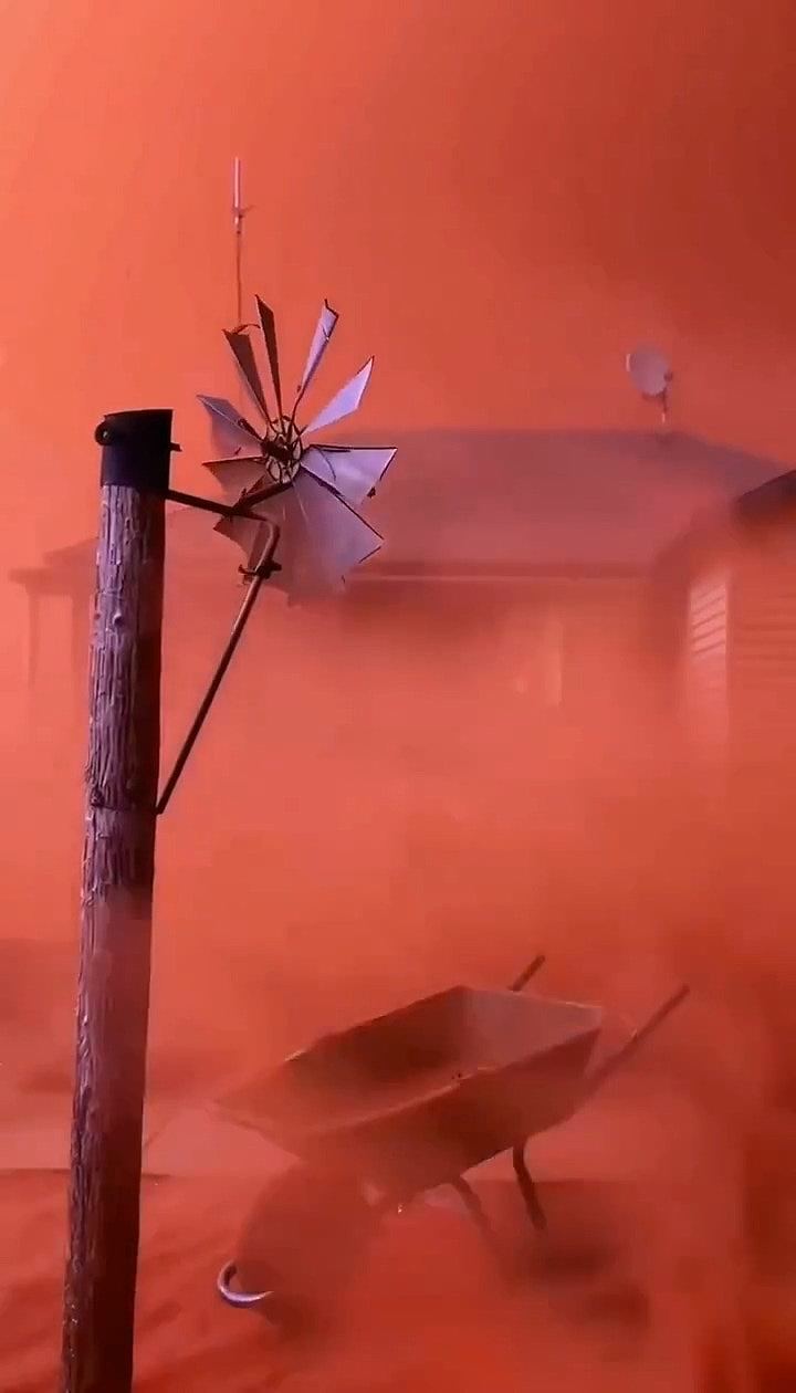 宛如末日降临!澳西海岸突现血红天空,气象专家揭秘背后真相(组图) - 5