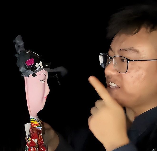 面相大变?那个砸神像、睡坟场“八字命硬”的网红,如今差别太大(组图) - 6