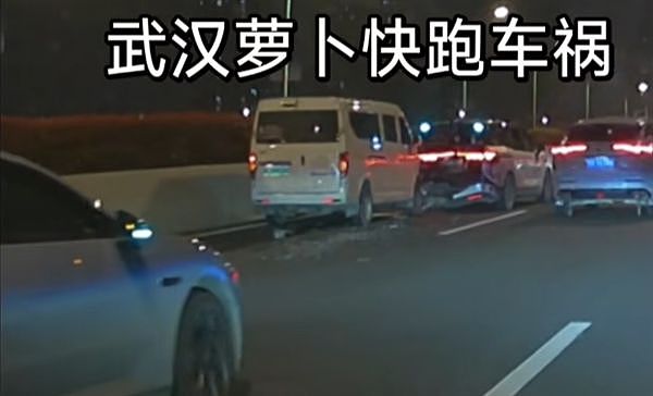 武汉数十辆无人驾驶出租车集体故障趴窝，已导致多起事故 - 1