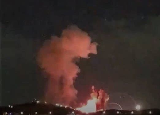 特朗普转发B-2轰炸伊斯法罕影片　弹药库连环爆炸“炸出蘑菇云”（组图） - 4