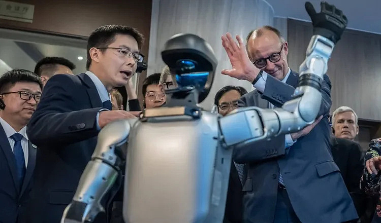 他称中国机器人:好看而已,中方震怒反驳了(组图) - 2