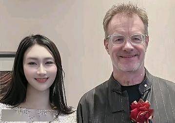 回加拿大生活的“洋笑星”大山,61岁近照认不出!须发皆白沧桑,妻子却风韵犹存(组图) - 3