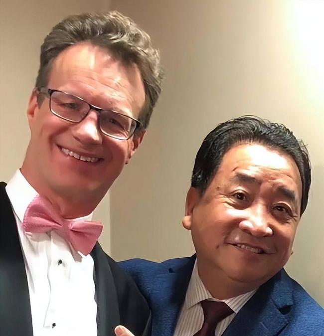 回加拿大生活的“洋笑星”大山,61岁近照认不出!须发皆白沧桑,妻子却风韵犹存(组图) - 7