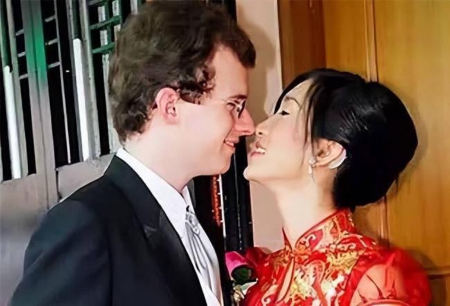 回加拿大生活的“洋笑星”大山,61岁近照认不出!须发皆白沧桑,妻子却风韵犹存(组图) - 11