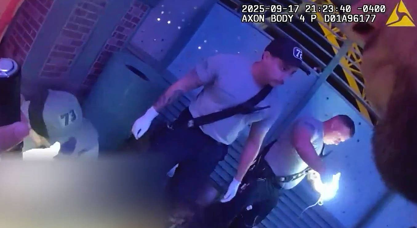 美国32岁瘫痪男子玩云霄飞车,高空昏厥“头部狂撞”失血过多惨死(组图) - 5