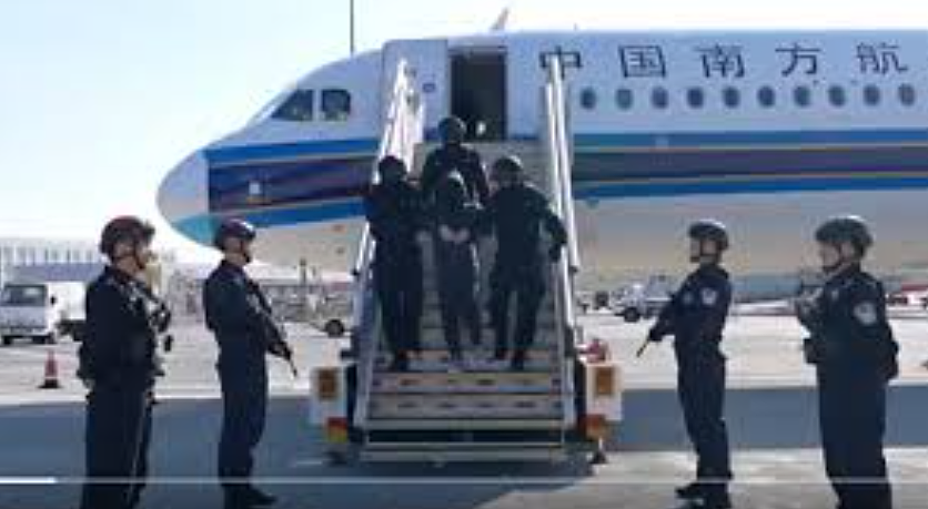 柬埔寨大型网络诈骗团伙核心成员被引渡至中国（图） - 1