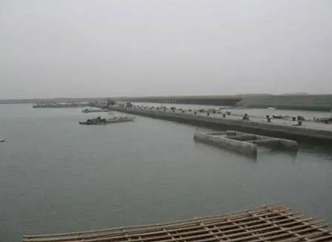 台南曾文溪现中国小艇？海巡署：疑似海上漂流物（组图） - 1