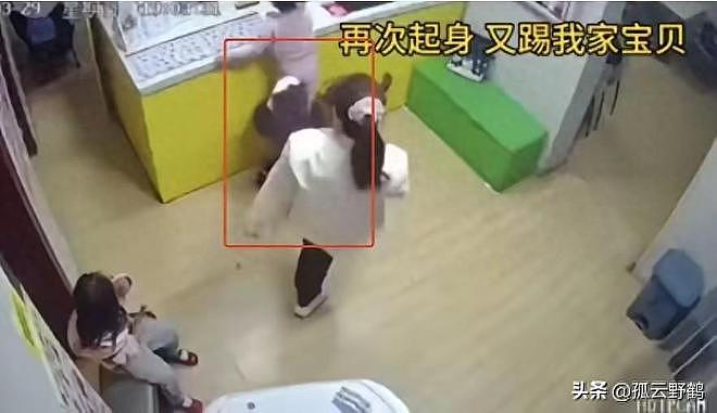 河南女子无故狠踹4岁女童,身份曝光疑为老师!警方介入调查 - 1