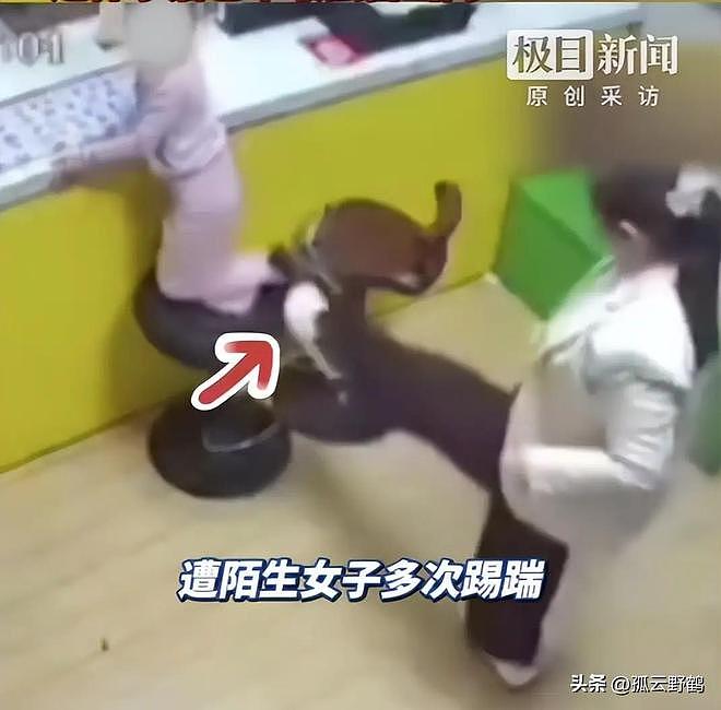 河南女子无故狠踹4岁女童,身份曝光疑为老师!警方介入调查 - 2