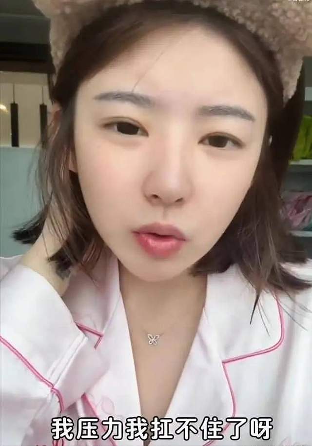 黄一鸣是懂流量的!带女儿闪闪去万达卖衣服,不给王思聪一丝体面(组图) - 7