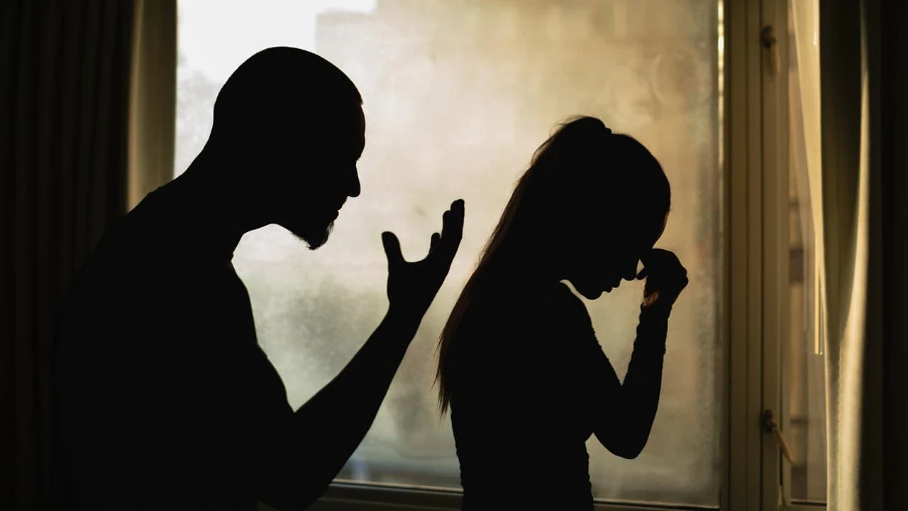 “我要让你消失！”澳华男暴力锁喉殴打前女友，或面临遣返（组图） - 2