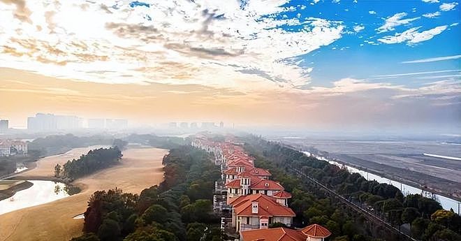 浙大名嘴揭开残酷真相:当年恒大倒台,压根不是因为2万亿负债! - 6