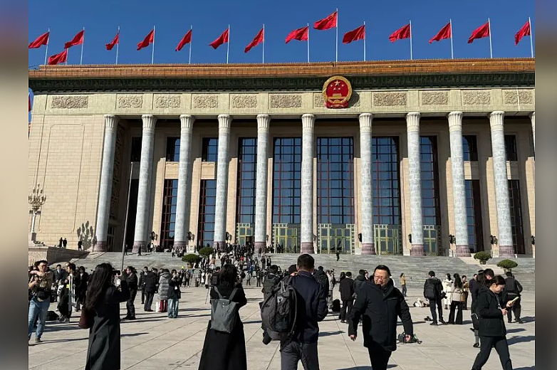中国公安部展开猎狐专项行动,整顿“裸官”问题(图) - 1