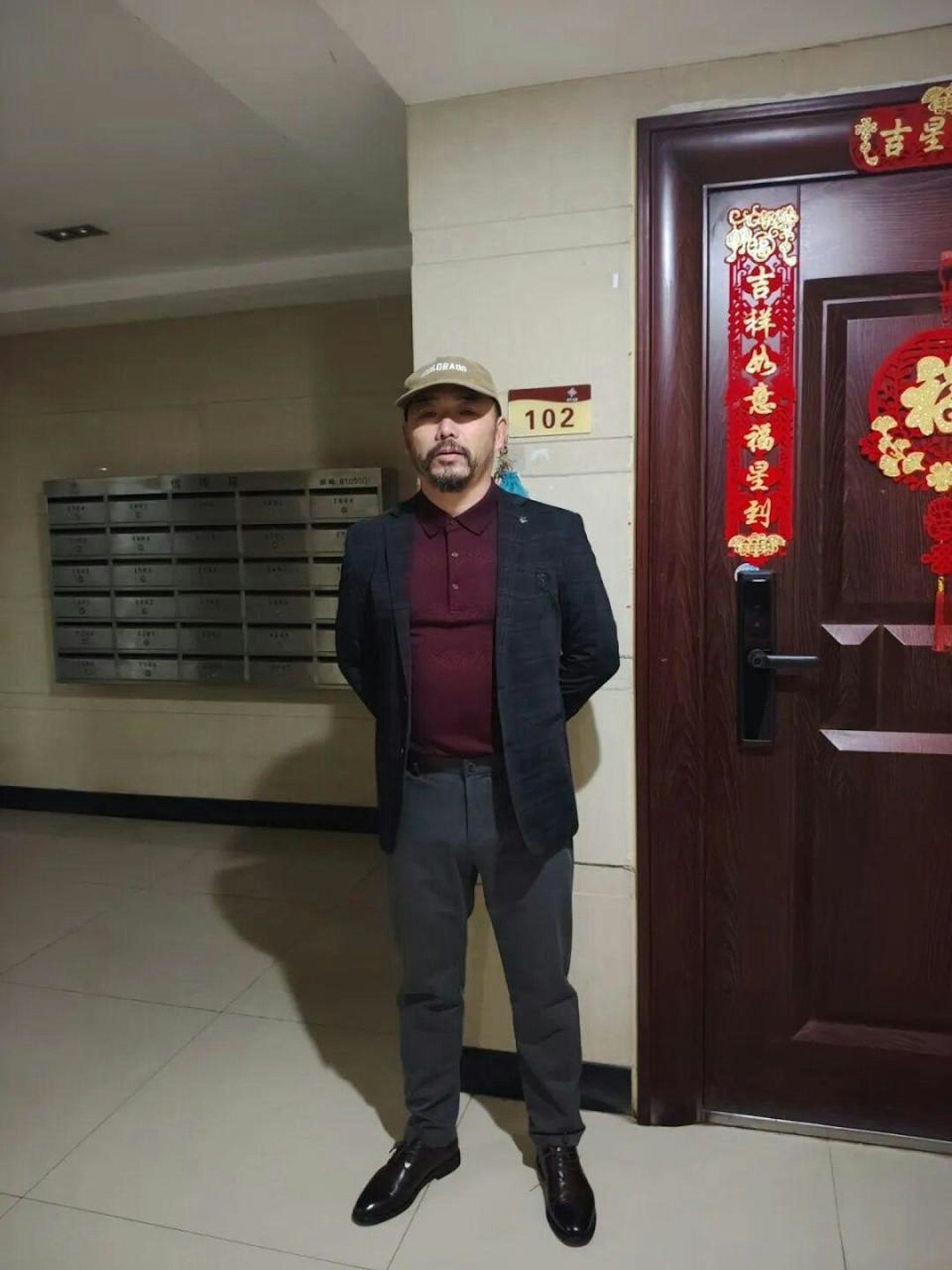 50岁男穷游阿联酋失联40日！街头露营惨被捕（组图） - 2