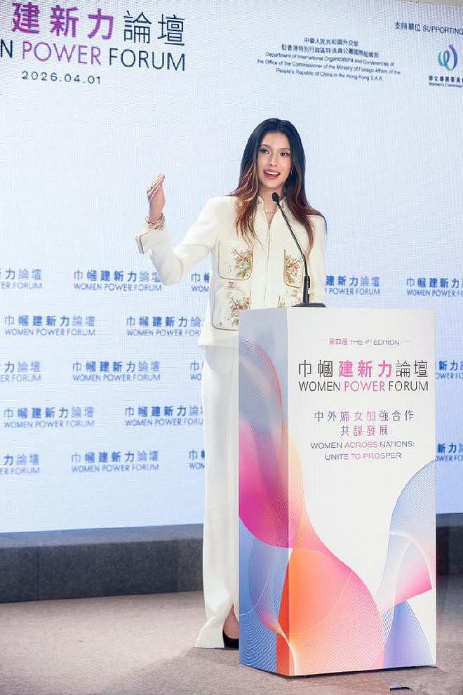 郭晶晶何超琼主动让位！22岁谷爱凌香港C位合影引发热议 - 7