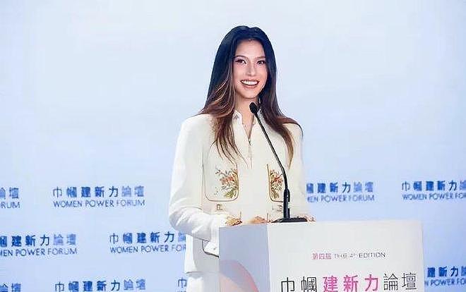 郭晶晶何超琼主动让位！22岁谷爱凌香港C位合影引发热议 - 9