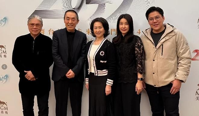 郭晶晶何超琼主动让位！22岁谷爱凌香港C位合影引发热议 - 13