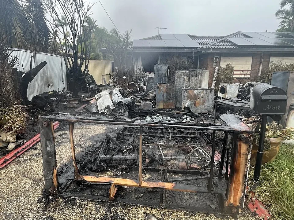 火光冲天！澳洲民宅深夜大爆炸，数十人疯狂逃命现场（组图） - 5