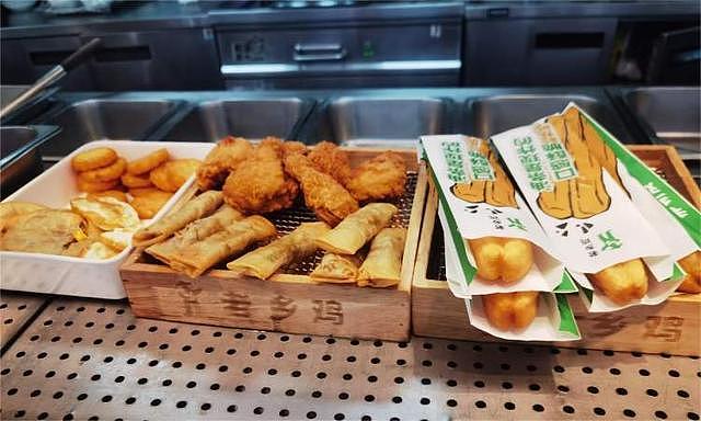 门口宣传“3元自助早餐”，两人买单45元被告知“仅粥饮自助”（组图） - 2