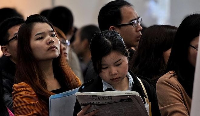 “新型啃老”席卷全国：孩子不工作也不伸手要钱，家长担心毁一生 - 9
