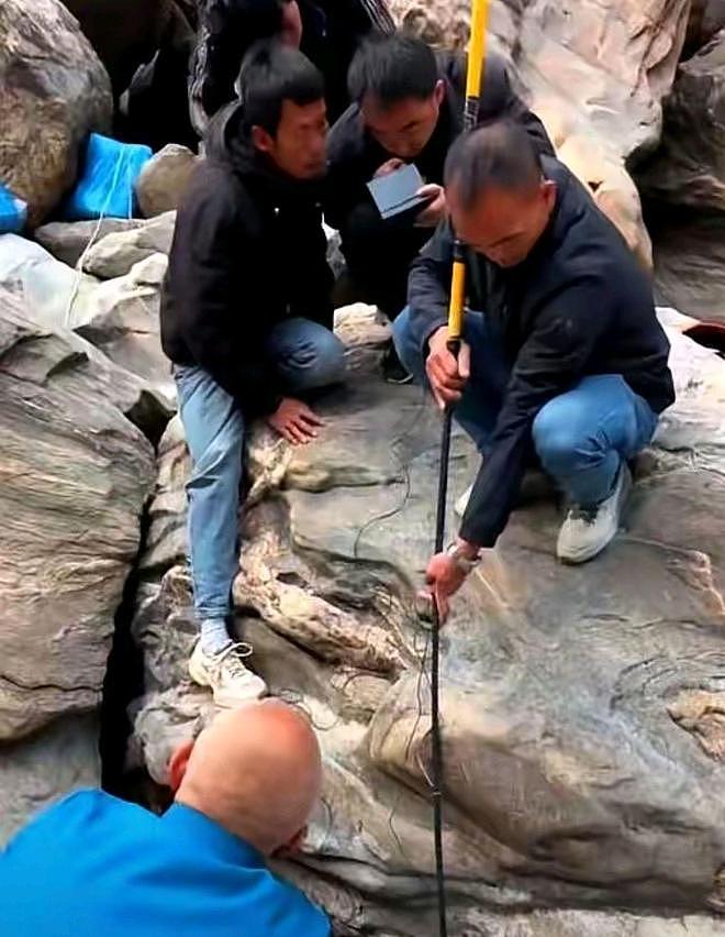 虎跳峡落水男遗体距水面仅40厘米！本已放弃打捞现有转机（组图） - 4