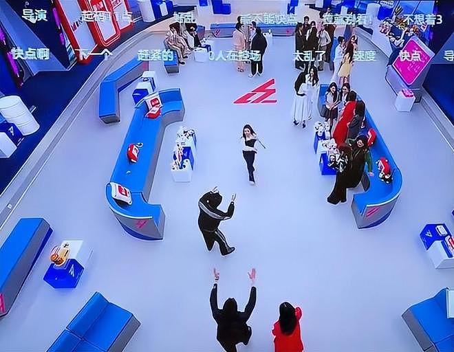 《乘风2026》被观众要求下架!理由:谢娜主持口无遮拦,现场乱套(组图) - 2
