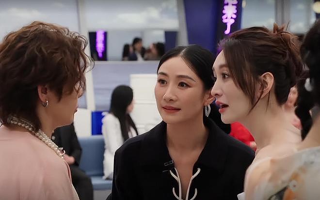 《乘风2026》被观众要求下架!理由:谢娜主持口无遮拦,现场乱套(组图) - 3