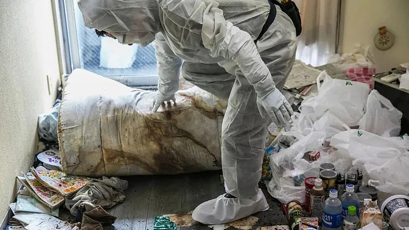 日本房客欠租3月失联,中国管理员开门惊见腐尸!孤独死悲剧引热议 - 4