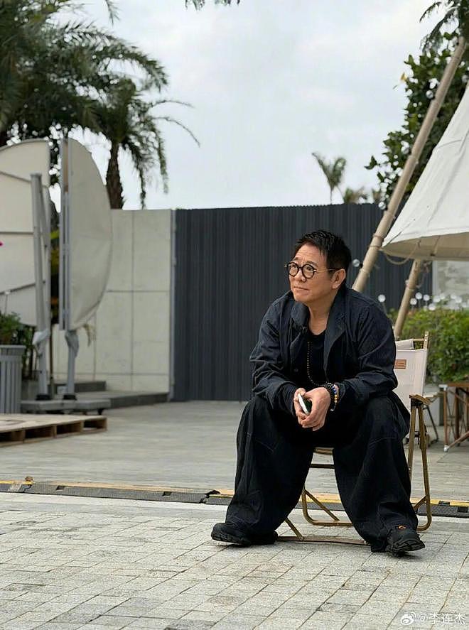 62岁李连杰正式进军短剧!甘当绿叶捧新人,助力年轻人圆梦 - 1