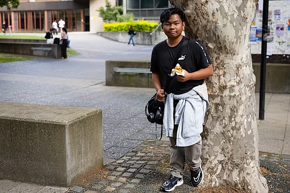 澳洲大学停车费竟高达$4189！生活成本危机下，学生连饭都吃不起（组图） - 1