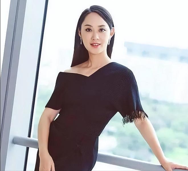 曾是浙江美女记者，嫁同学为妻，现已是上市公司董事长身价245亿（组图） - 2