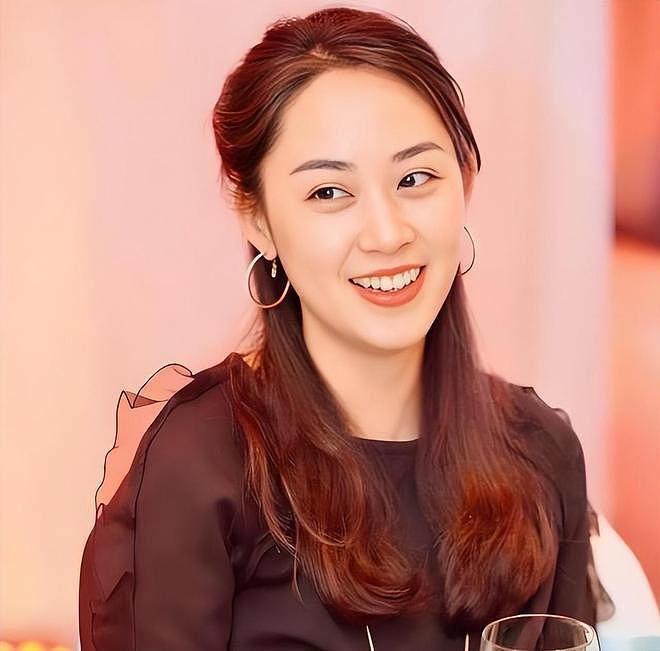 曾是浙江美女记者，嫁同学为妻，现已是上市公司董事长身价245亿（组图） - 3