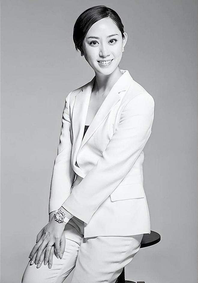 曾是浙江美女记者，嫁同学为妻，现已是上市公司董事长身价245亿（组图） - 4