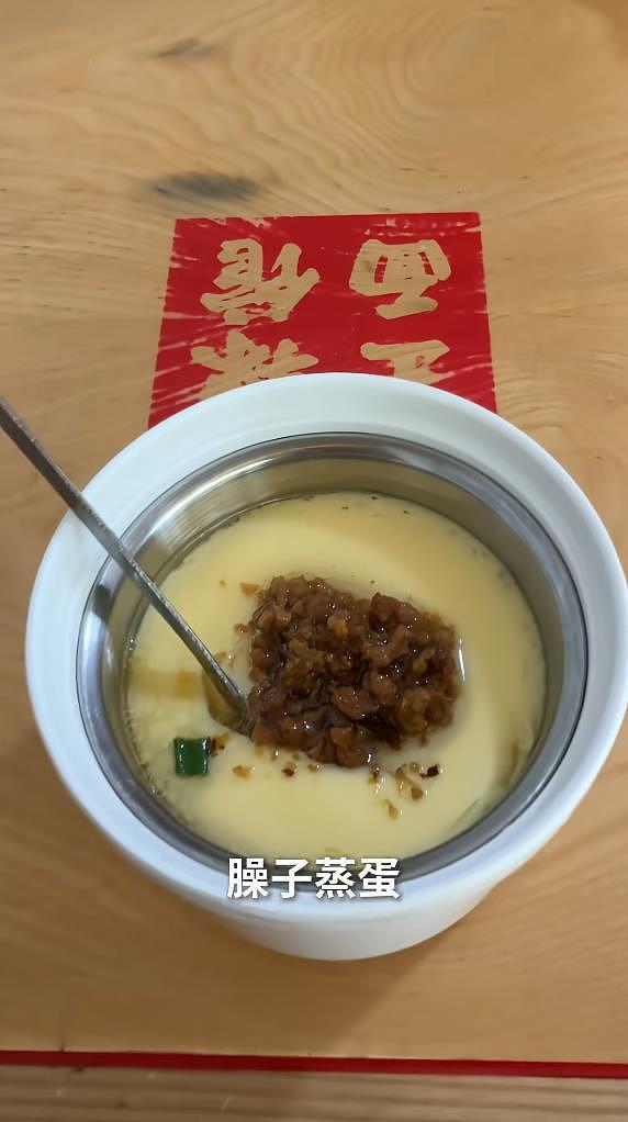潘玮柏成都吃面,先吃臊子蒸蛋和一碗抄手开胃,又吃了4碗面 - 4