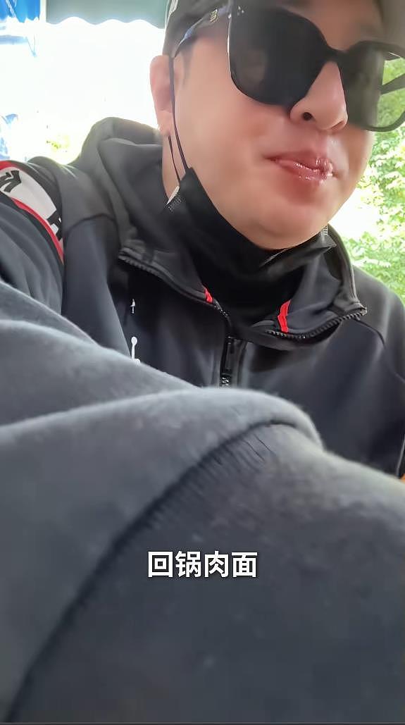 潘玮柏成都吃面,先吃臊子蒸蛋和一碗抄手开胃,又吃了4碗面 - 8