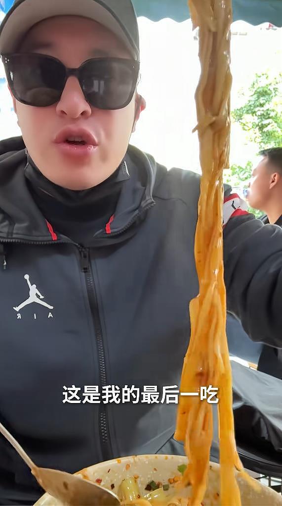 潘玮柏成都吃面,先吃臊子蒸蛋和一碗抄手开胃,又吃了4碗面 - 12