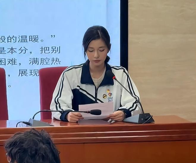 “还真把自己当盘菜了”，北京职高女被全网嘲笑，含金量0人买单（组图） - 1