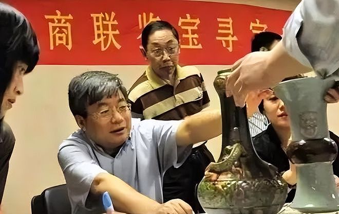 2009年以17万做局,骗走乾隆真迹转卖8700万的专家,结局大快人心(组图) - 2
