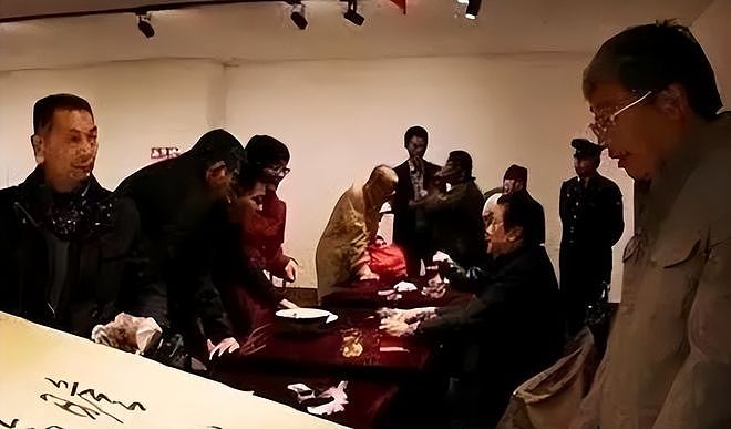 2009年以17万做局,骗走乾隆真迹转卖8700万的专家,结局大快人心(组图) - 4
