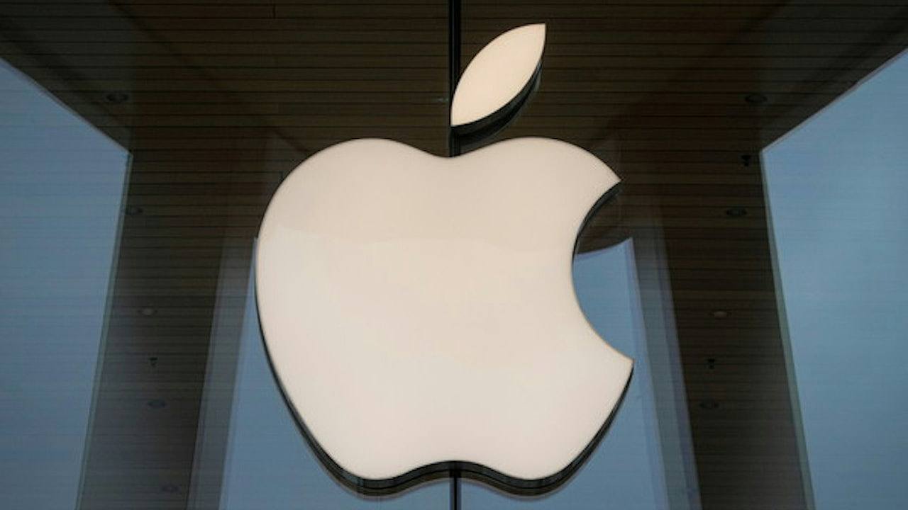 内媒:苹果首款折叠手机iPhone Fold已在富士康试产,下半年推出(组图) - 1