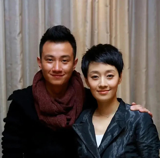 马伊琍大女儿晒与爸爸合影！文章头发稀疏显老态（组图） - 4