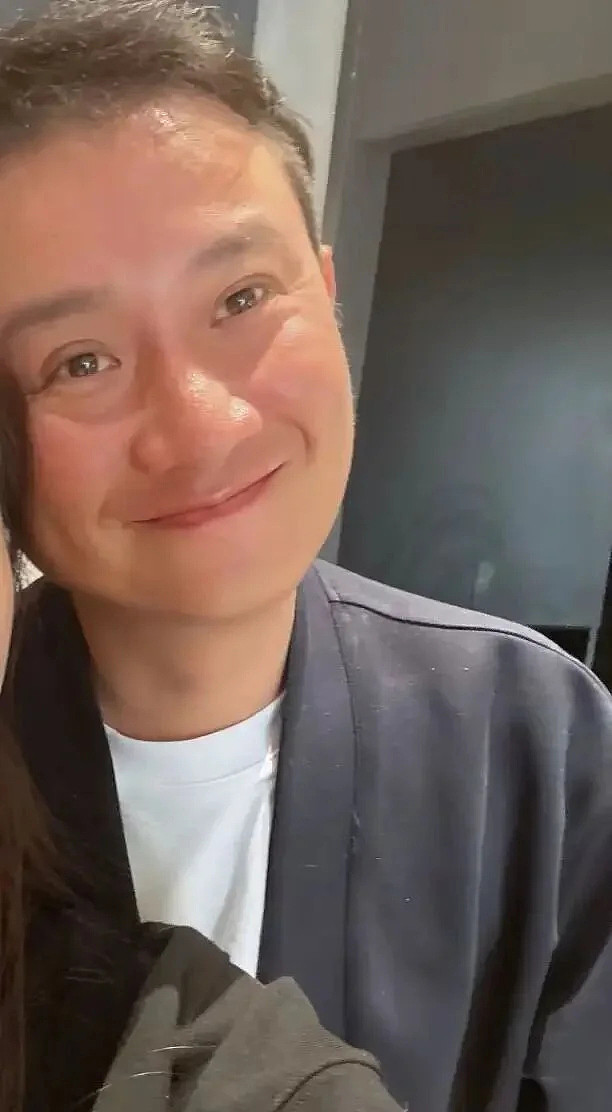 马伊琍大女儿晒与爸爸合影！文章头发稀疏显老态（组图） - 12